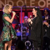 carrie-underwood-crystal-gayle-grand-ole-opry