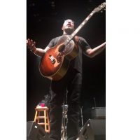 aaron-lewis-walks-off-stage