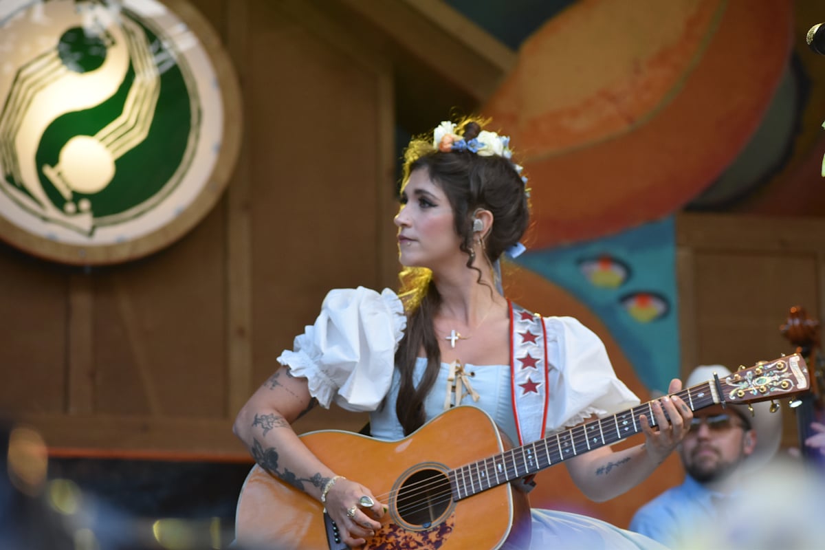 Emotional Moments Mark Sierra Ferrell’s Return to Telluride Bluegrass ...
