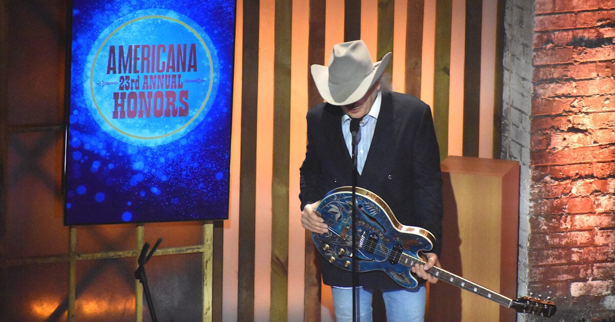 Dwight Yoakam Gets Emotional Accepting Americana Lifetime Achievement -  Saving Country Music