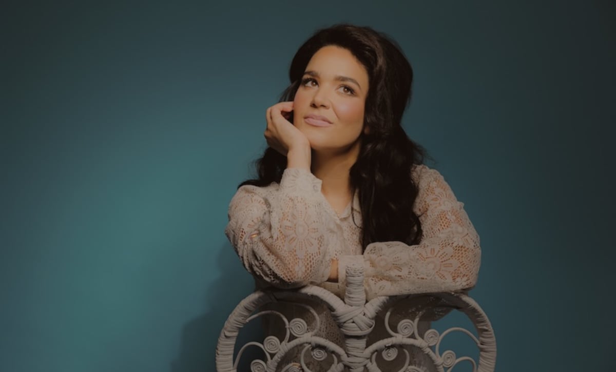 Emily Nenni Readies New Album “Movin’ Shoes” Emily Nenni Readies New Album “Movin’ Shoes”